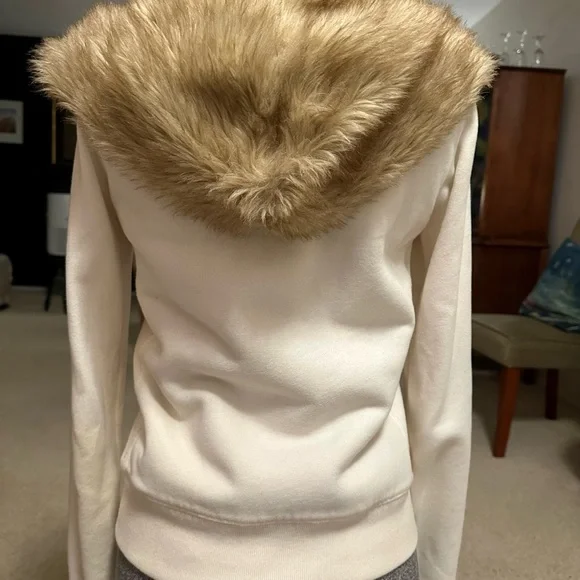 Abercrombie and Fitch faux fur hoodie/jacket - Picture 11 of 11